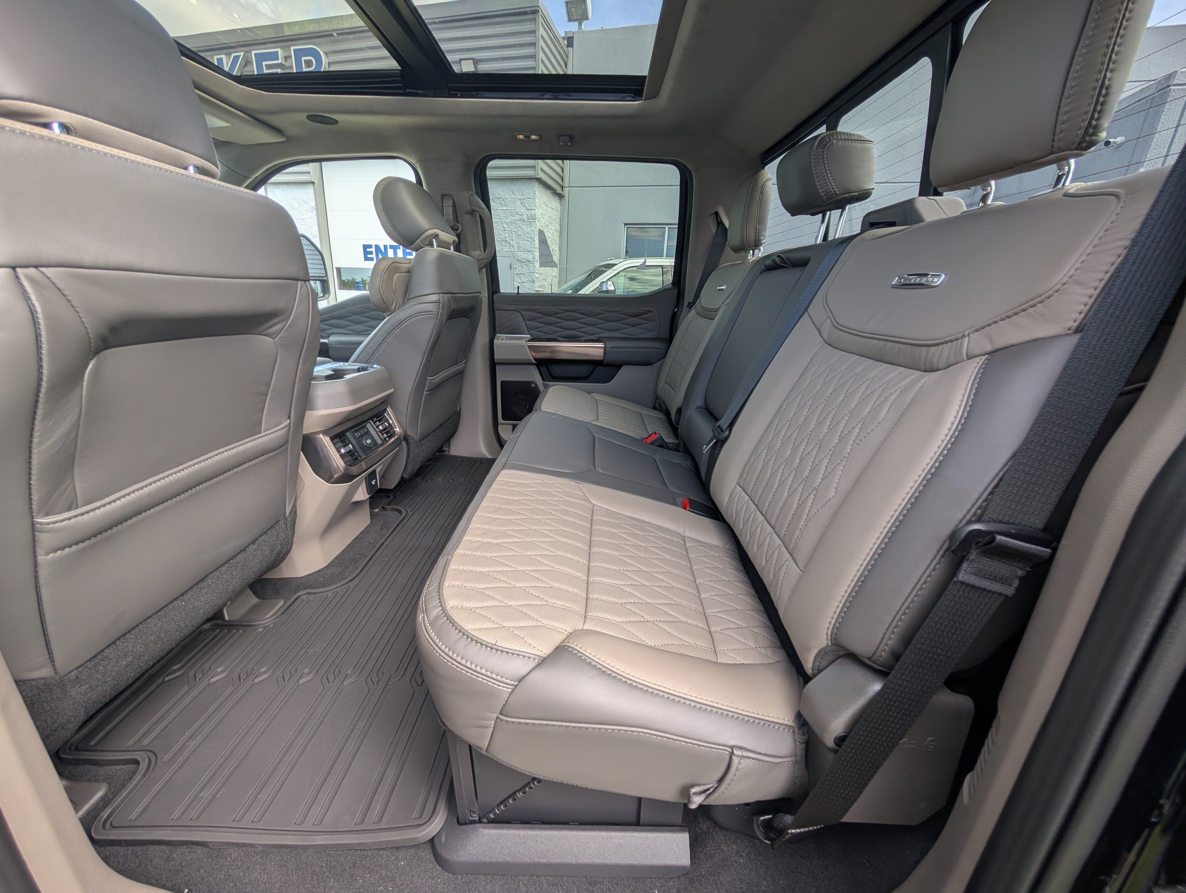 New 2027 Ford F450 Platinum w/ Platinum Plus Package AWD/4WD image 10