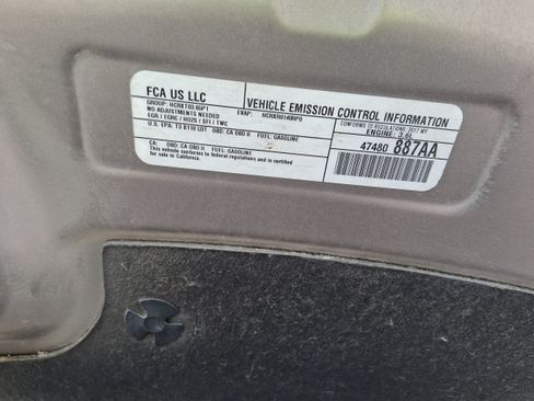Used 2017 Chrysler Pacifica Touring-L FWD image 9