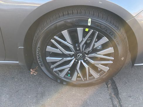 New 2025 Nissan Altima 2.5 SV image 9