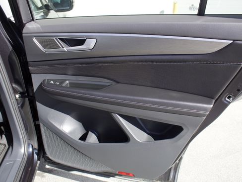 Used 2024 Volkswagen Atlas Cross Sport SE image 29