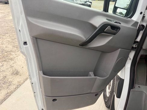 Used 2018 Mercedes-Benz Sprinter 2500 image 14