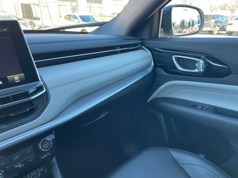 Used 2025 Jeep Compass Limited image 35