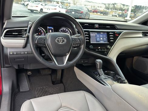 Used 2018 Toyota Camry SE w/ Convenience Package image 16