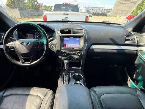 Used 2017 Ford Explorer XLT w/ Equipment Group 202A AWD/4WD image 3