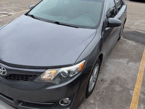 Used 2012 Toyota Camry SE image 1