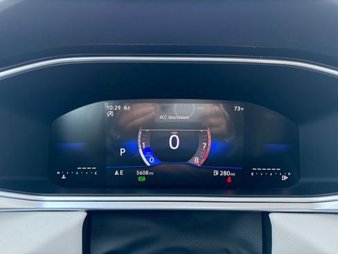 Used 2025 Volkswagen Taos SE w/ Panoramic Sunroof Package image 11