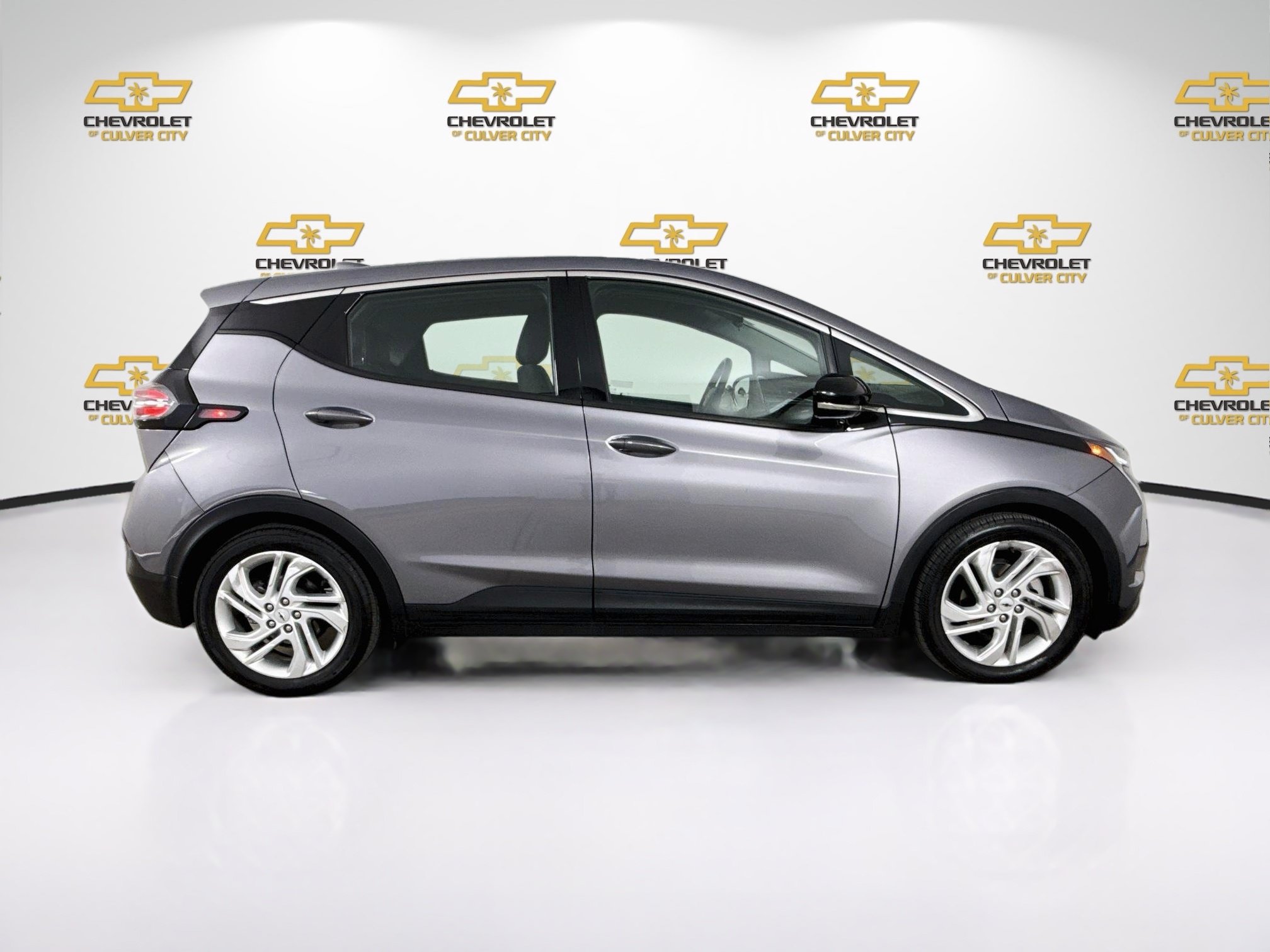 Used 2023 Chevrolet Bolt LT FWD image 9