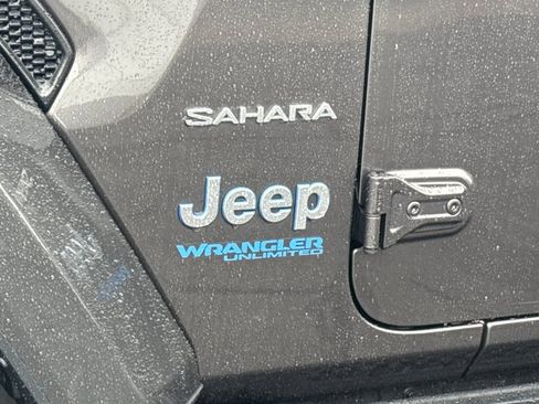 Used 2021 Jeep Wrangler Unlimited Sahara w/ Cold Weather Group AWD/4WD image 14