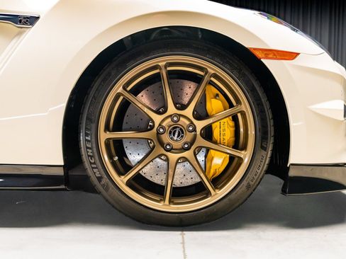 Used 2024 Nissan GT-R w/ Floor Mat Package AWD/4WD image 26