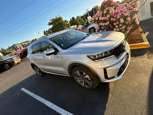 Used 2023 Kia Sorento EX AWD/4WD image 2