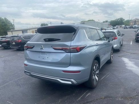 Used 2025 Mitsubishi Outlander SEL FWD image 3