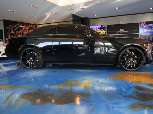 Used 2017 Rolls-Royce Dawn image 11