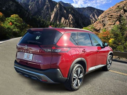 Used 2023 Nissan Rogue SL w/ SL Premium Package image 3