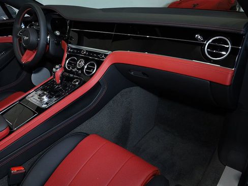 Used 2024 Bentley Continental GT V8 image 30