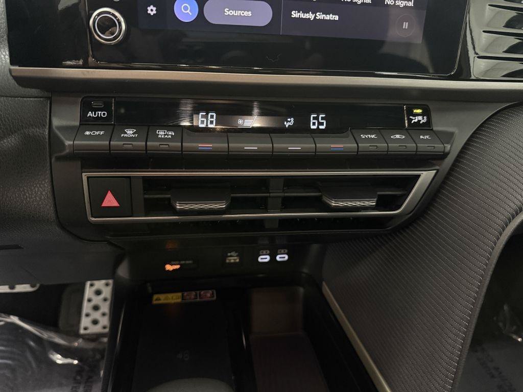 Used 2025 Toyota Camry SE FWD image 22
