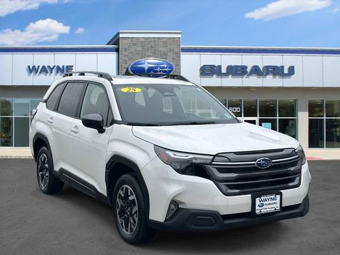 Used 2025 Subaru Forester Premium AWD/4WD image 1