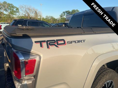 Used 2021 Toyota Tacoma TRD Sport w/ Technology Package image 4
