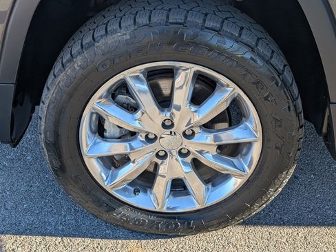 Used 2016 Jeep Cherokee Limited w/ Luxury Group image 24