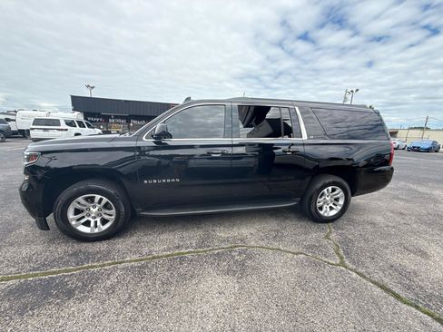 Used 2018 Chevrolet Suburban LT RWD image 3