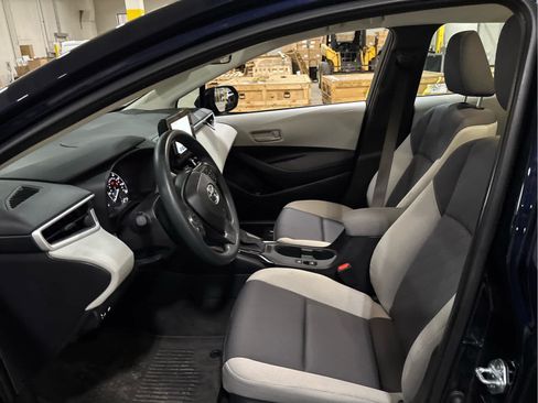 Certified 2025 Toyota Corolla LE FWD image 9