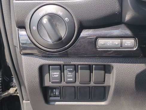 Certified 2024 Nissan Titan SV w/ SV Convenience Package RWD image 18