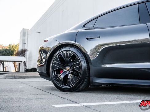 Used 2021 Porsche Taycan 4S w/ Premium Package image 31