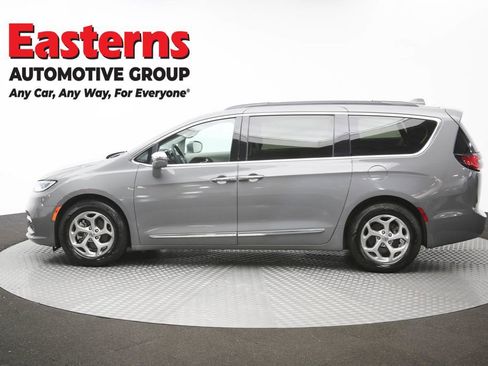 Used 2022 Chrysler Pacifica Limited FWD image 58