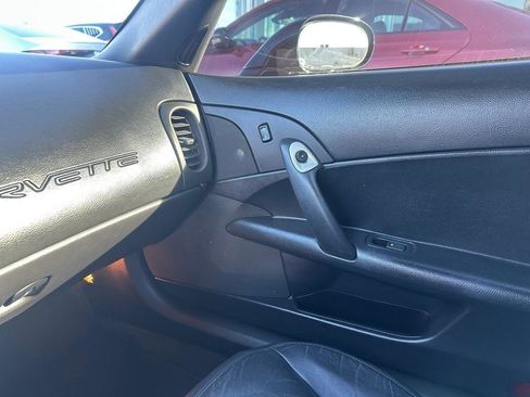 Used 2010 Chevrolet Corvette Coupe w/ 1LT image 18