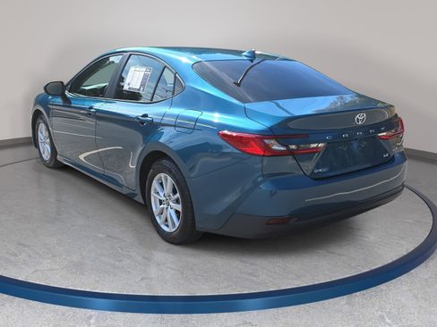 Used 2025 Toyota Camry LE image 7