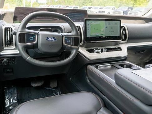 Used 2025 Ford Expedition Active AWD/4WD image 14