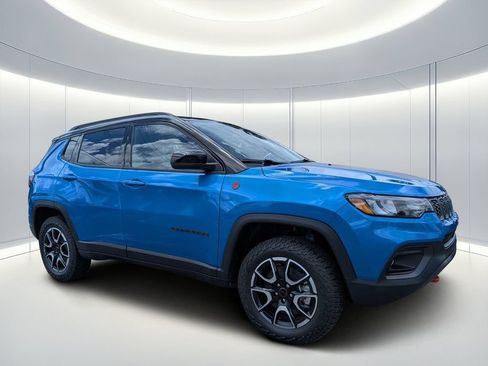 New 2026 Jeep Compass Trailhawk w/ Sun, Sound & Navigation Group AWD/4WD image 1
