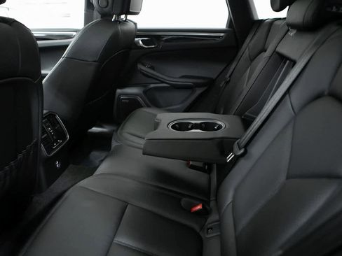 Certified 2025 Porsche Macan image 30