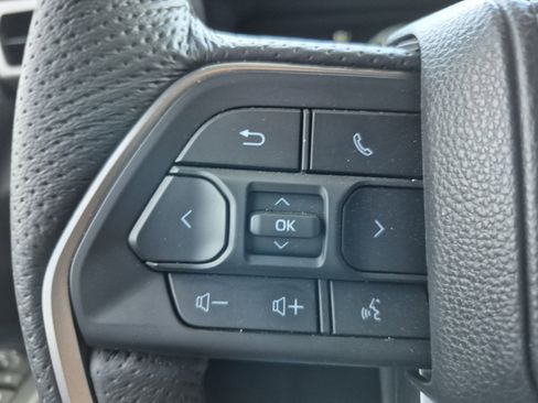 Used 2025 Toyota Tacoma SR5 AWD/4WD image 26