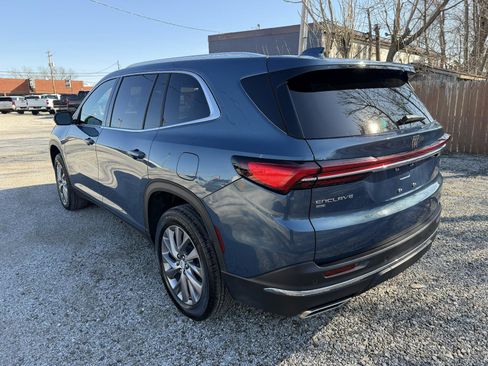 Used 2025 Buick Enclave Preferred AWD/4WD image 3