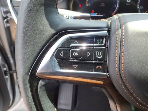 Used 2025 Jeep Grand Cherokee Summit AWD/4WD image 25