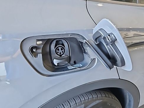 Used 2023 Volkswagen ID.4 Pro S image 18