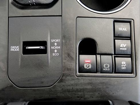 Used 2023 Toyota Highlander XLE AWD/4WD image 37