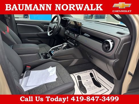 Used 2024 Chevrolet Colorado Z71 w/ Z71 Convenience Package 2 AWD/4WD image 22