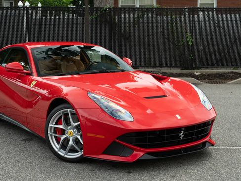 Used 2017 Ferrari F12 Berlinetta RWD image 35