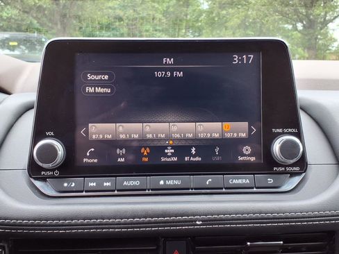 Used 2021 Nissan Rogue SV image 23