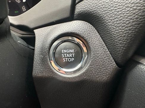 Used 2025 Toyota RAV4 XLE FWD image 20