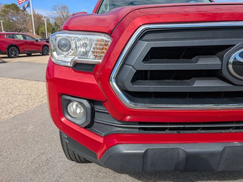 Used 2021 Toyota Tacoma SR5 w/ SR5 Appearance Package (SM) image 10