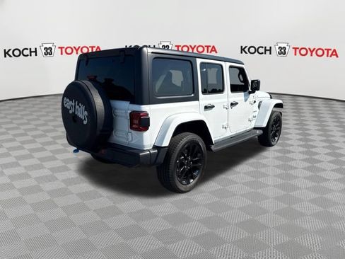 Used 2023 Jeep Wrangler Unlimited Sahara w/ Cold Weather Group AWD/4WD image 8