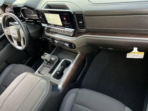 Used 2025 GMC Sierra 1500 Elevation image 28