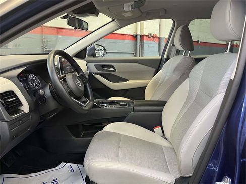 Used 2022 Nissan Rogue SV image 16