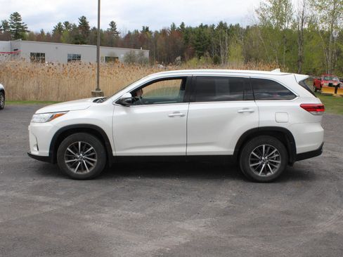 Used 2019 Toyota Highlander XLE AWD/4WD image 5