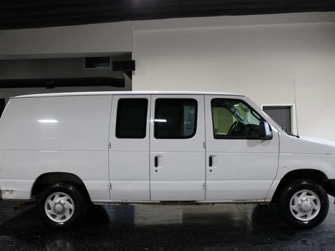 Used 2009 Ford E-150 and Econoline 150 RWD image 2
