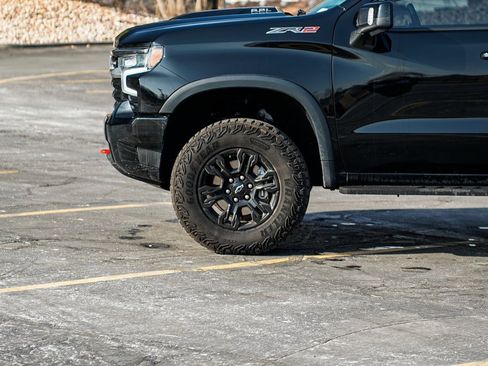 Used 2023 Chevrolet Silverado 1500 ZR2 w/ Technology Package image 8