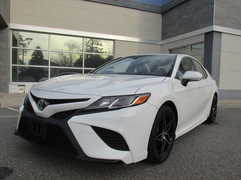Used 2018 Toyota Camry SE image 4