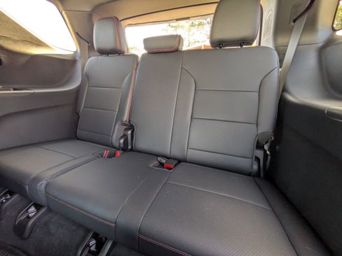 New 2026 Chevrolet Traverse RS w/ LPO, Floor Liner Package AWD/4WD image 9